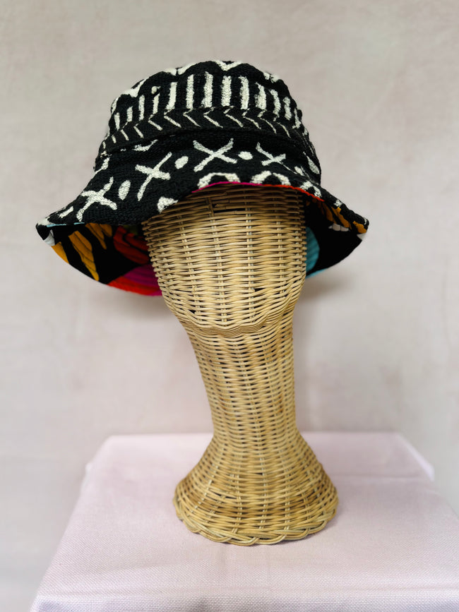 Black reversible bucket hat