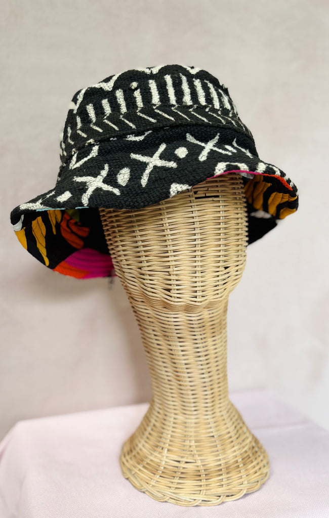 Black reversible bucket hat
