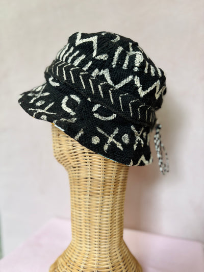 Black reversible bucket hat