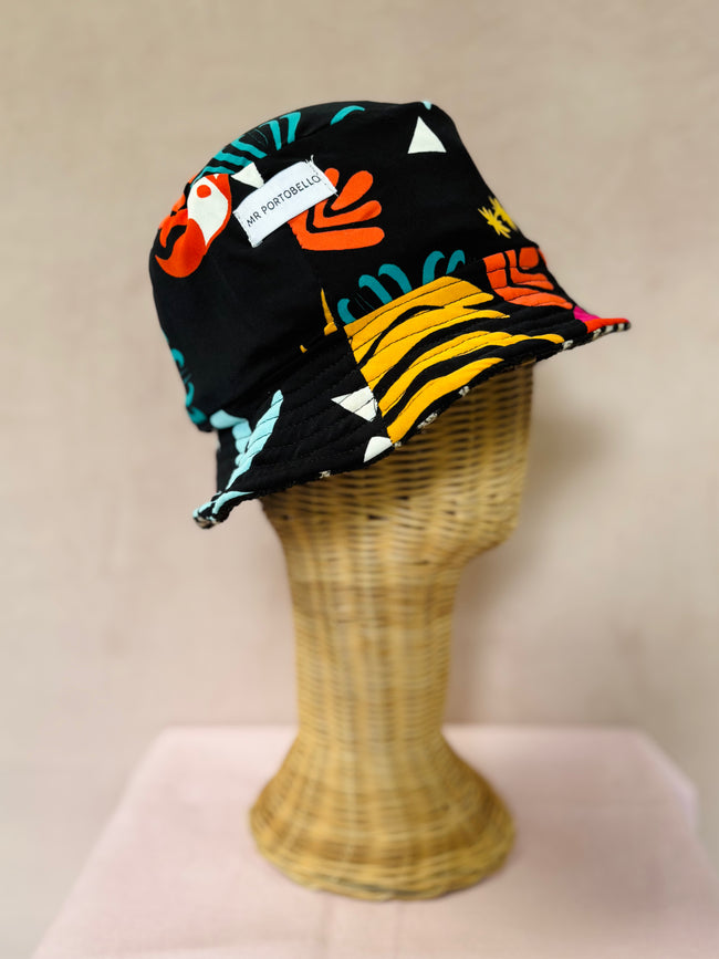Black reversible bucket hat