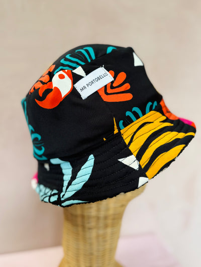 Black reversible bucket hat
