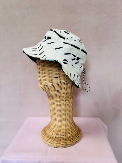 White reversible bucket hat