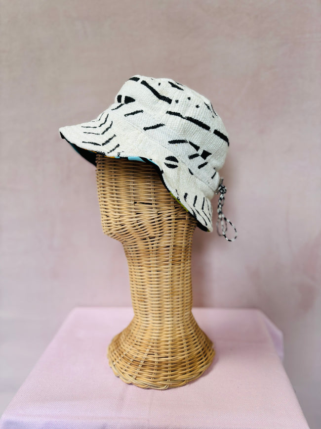White reversible bucket hat