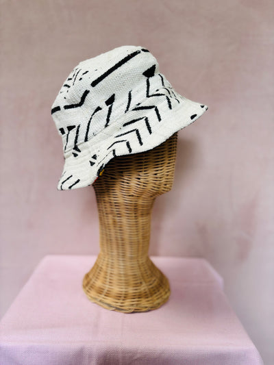 White reversible bucket hat