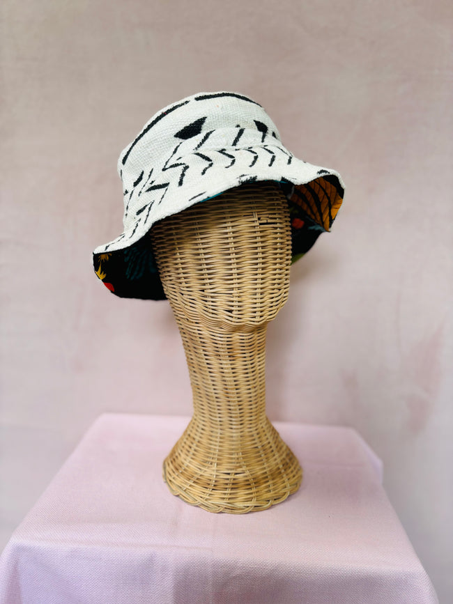 White reversible bucket hat