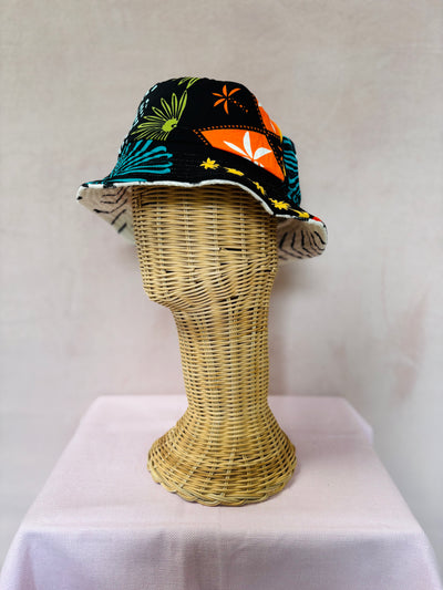 White reversible bucket hat
